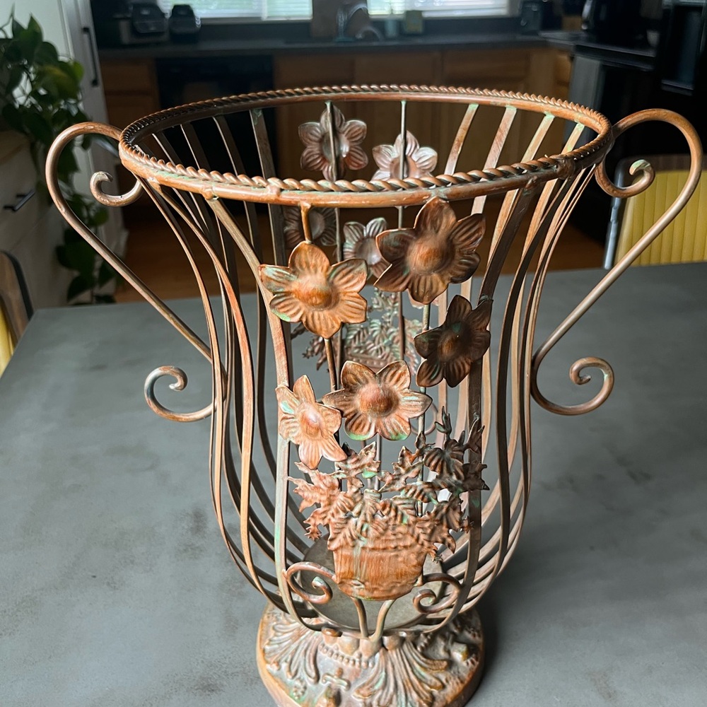 Hollywood Regency Art Deco 1930s 1940s rare urn vase garden decor